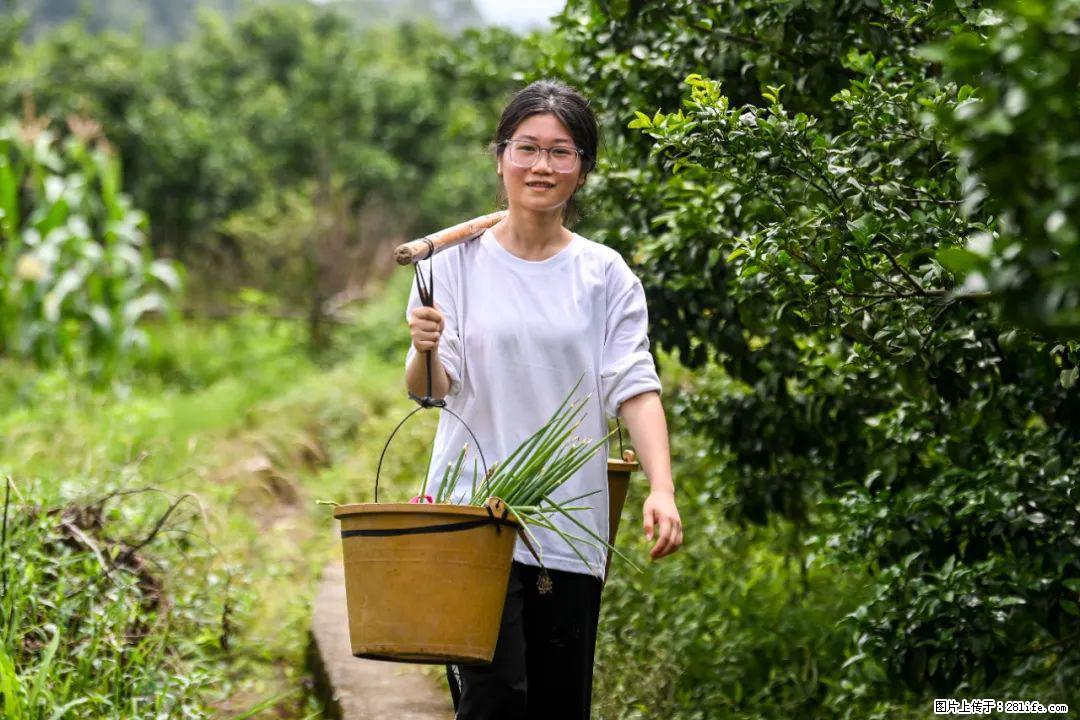 全网追的“扁担女孩”，找了一份暑假工，时薪12元 - 烟台生活资讯 - 烟台28生活网 yt.28life.com