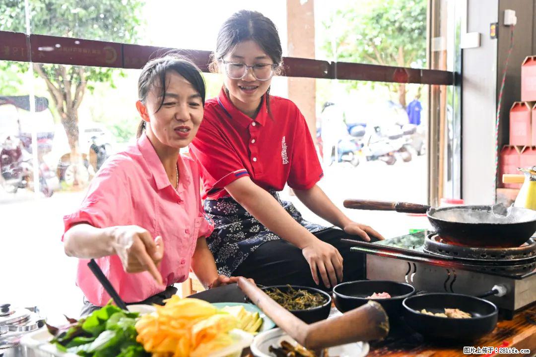 全网追的“扁担女孩”，找了一份暑假工，时薪12元 - 烟台生活资讯 - 烟台28生活网 yt.28life.com